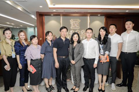 罗湖区委统战部副部长、工商联党组书记叶志伟一行到巨星国际调研